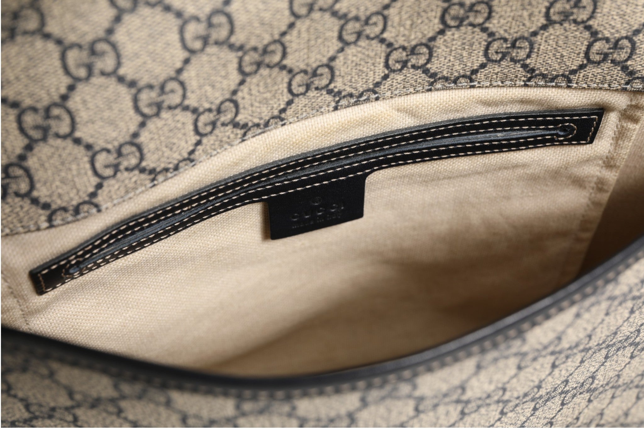 Gucci GG Supreme Messenger Bag