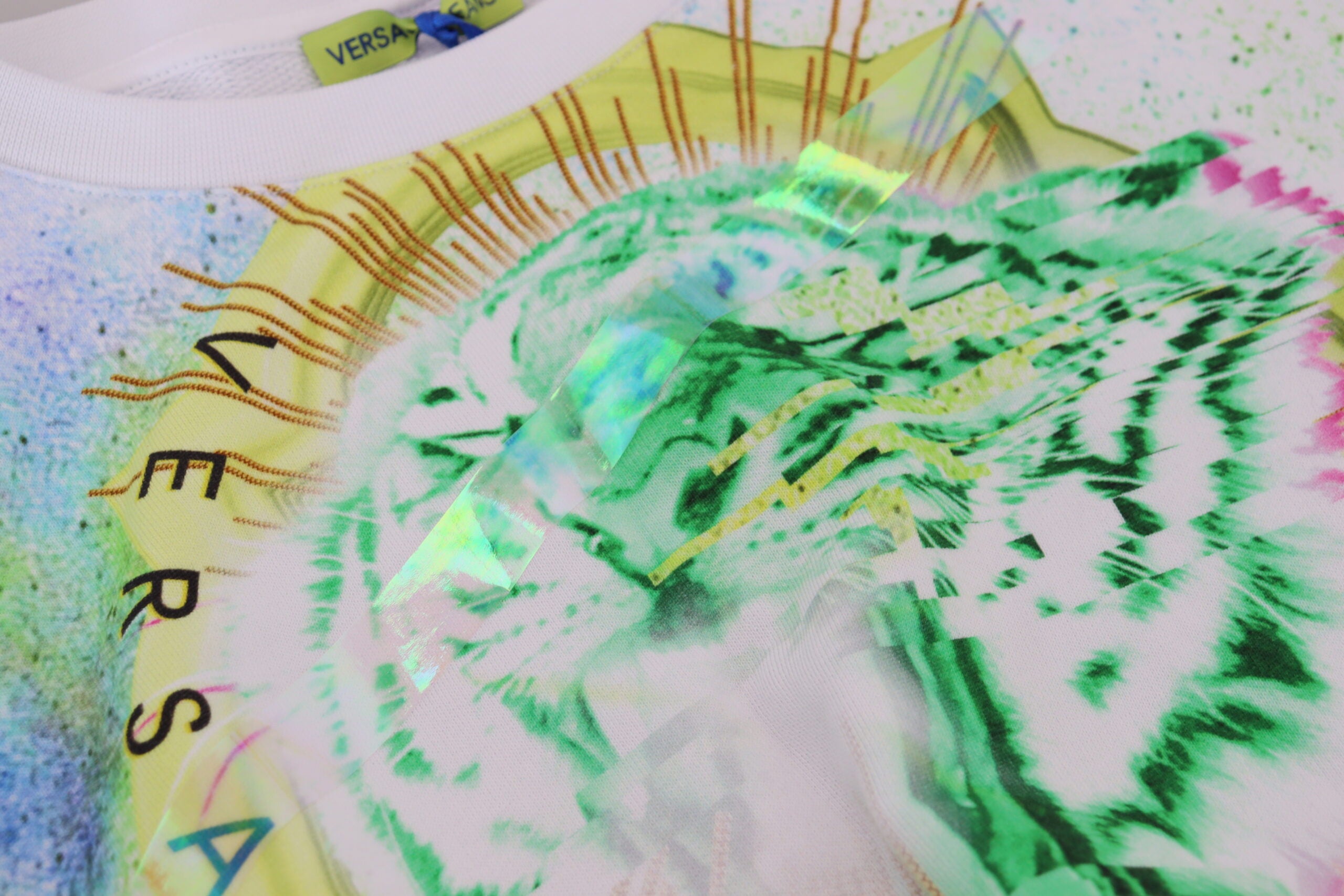 White Graphic Print Long Sleeves Sweater